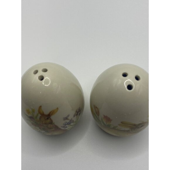 Vintage Bunny-Themed Ceramic Salt & Pepper Shakers With Floral Design Easter Dec - Picture 6 of 11